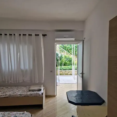 Renato & Hostel Vlorë